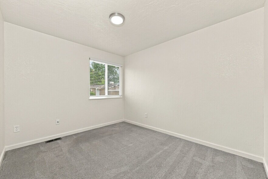 Building Photo - 8480 S Upham Way
