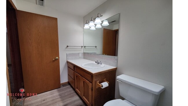 Building Photo - Beautiful open floorplan in amazing Steilacoom!!  All appliances included, large yard!!