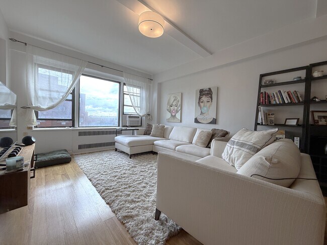 Building Photo - 99-21 67th Rd