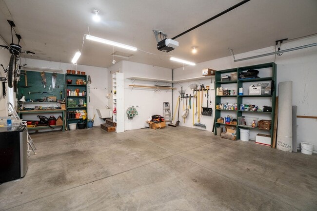 Building Photo - River's Edge Golf Course, Upscale Unit on ...