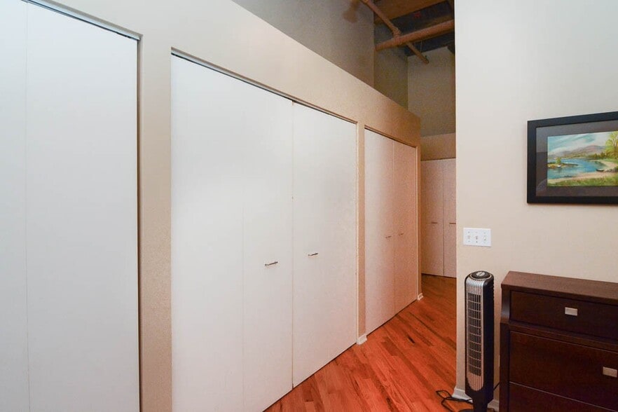 Building Photo - 226 N Clinton St