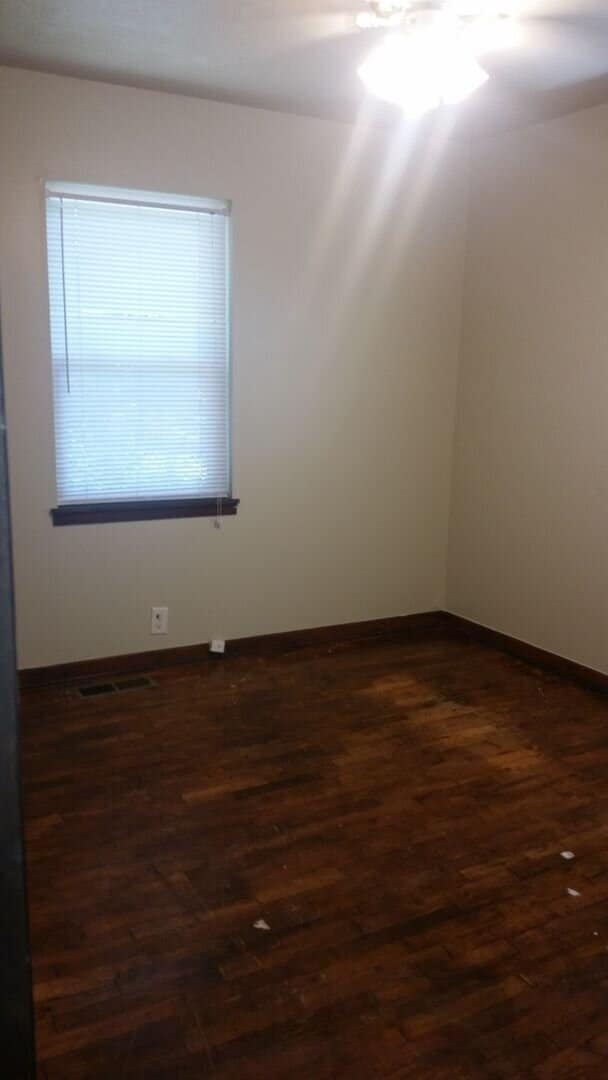 Building Photo - Vibrant 3 bedroom 1 bathroom
