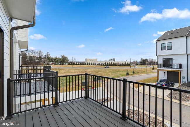 Building Photo - 721 Courier Ln