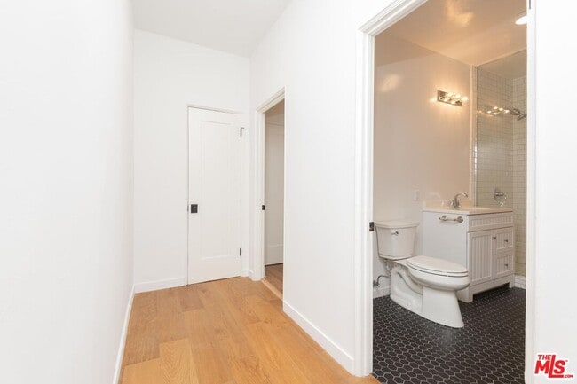 Building Photo - 7714 Rosewood Ave