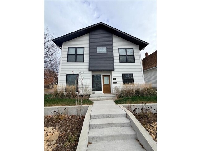 Building Photo - 131 W 46th St