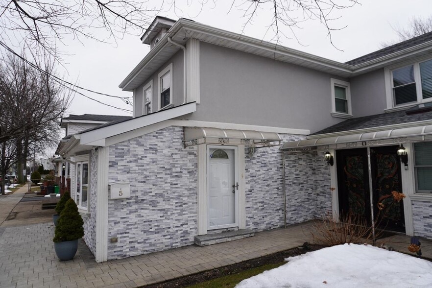 Building Photo - 5 S 11th St