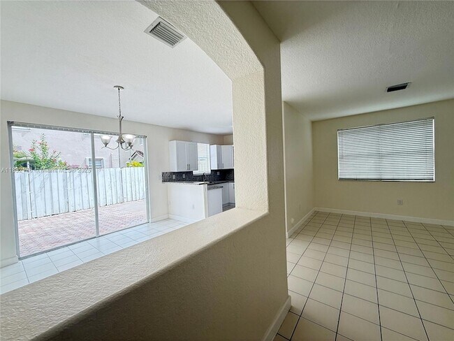 Building Photo - 15131 SW 23rd Ln
