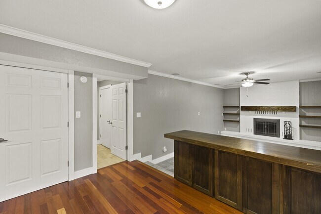 Building Photo - 5647 Old Farm Cir E