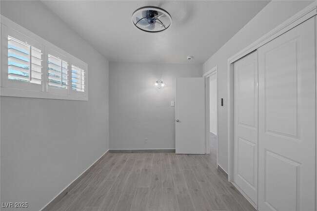 Building Photo - 1720 Eastwood Dr
