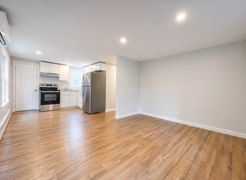 Building Photo - 10 Land of Nod