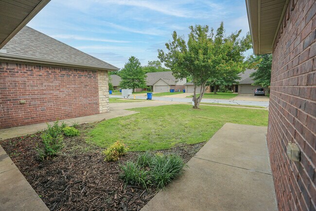 Building Photo - 3509 SW Deerfield Blvd