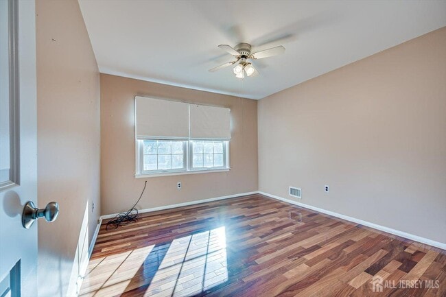 Building Photo - 15 Howell Ave