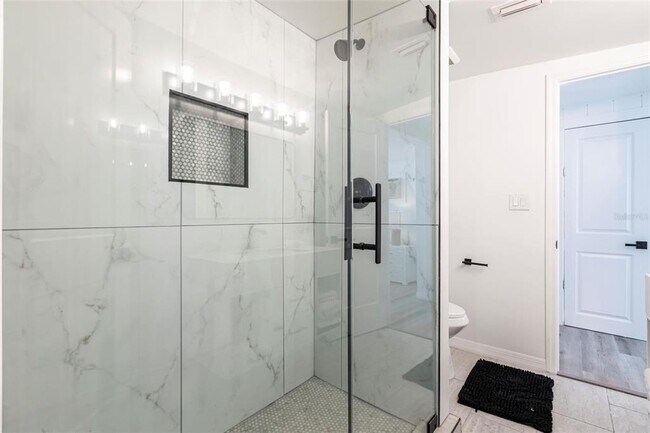 Building Photo - 640 Broadway St