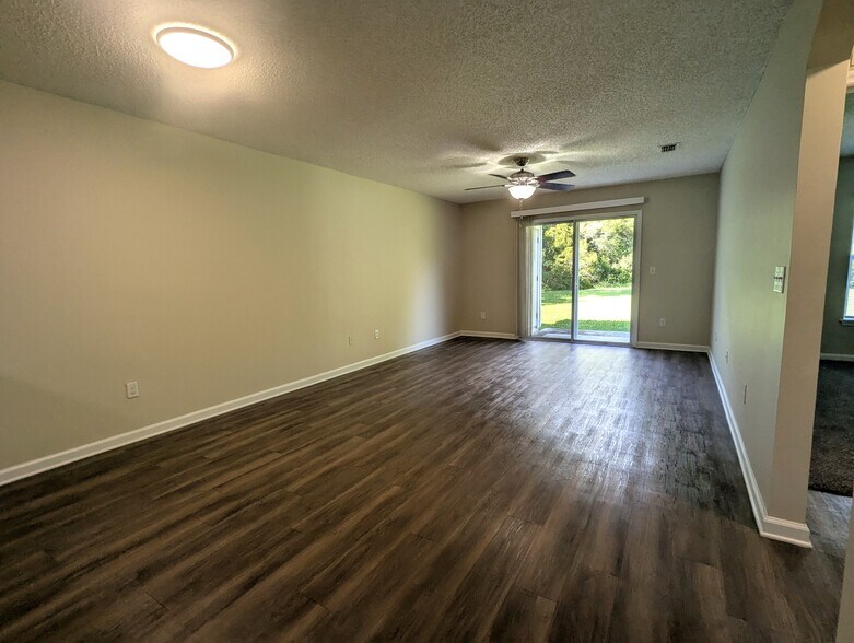 Building Photo - 127 Plantation Point Dr
