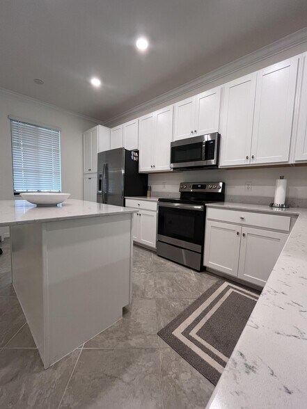 Building Photo - 17520 Gawthrop Dr