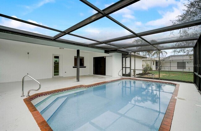 Building Photo - 2214 SE 13th St