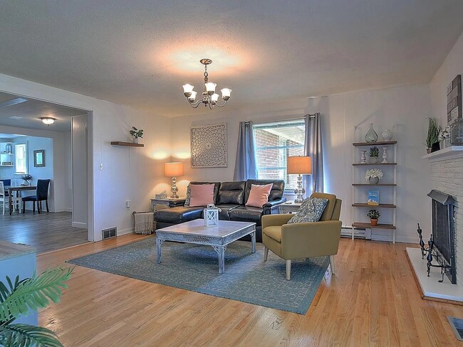 Building Photo - 1601 Cherokee Rd