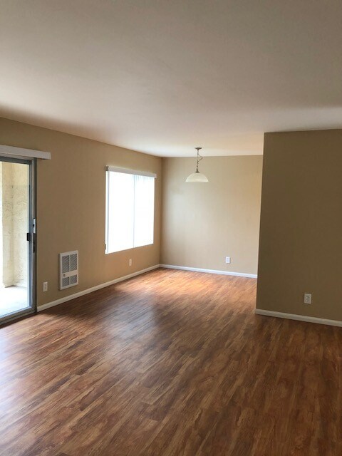 Building Photo - Prime Location in La Jolla!
