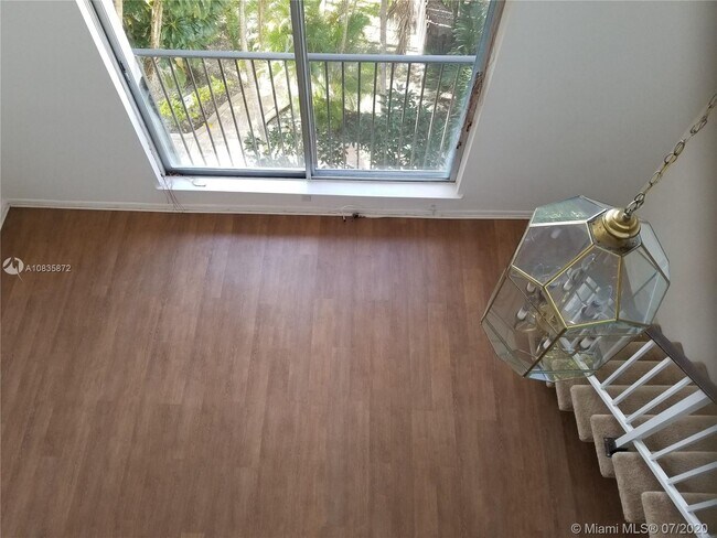 Building Photo - 6886 N Kendall Dr