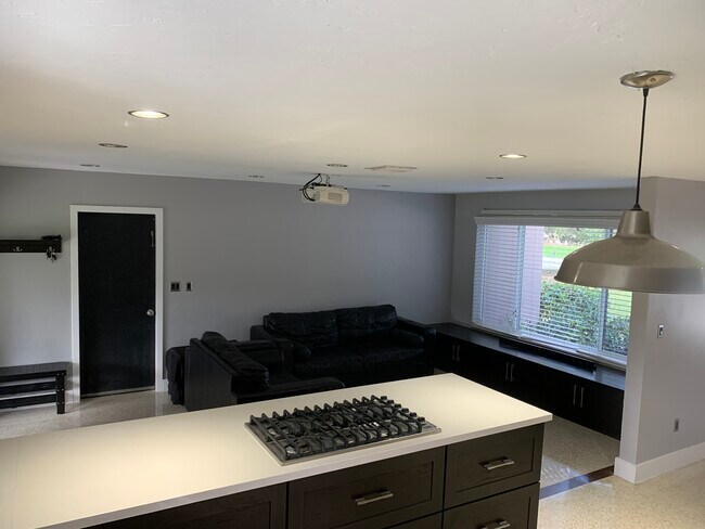 Building Photo - 10790 SW 88th Ave