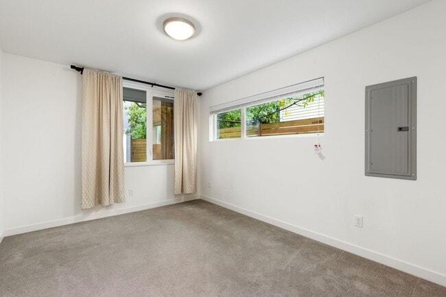 Building Photo - Gorgeous 3 Bd/2.5 Ba Seattle Townhouse