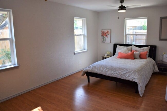 Building Photo - Charming McAllen Home + Bonus Studio