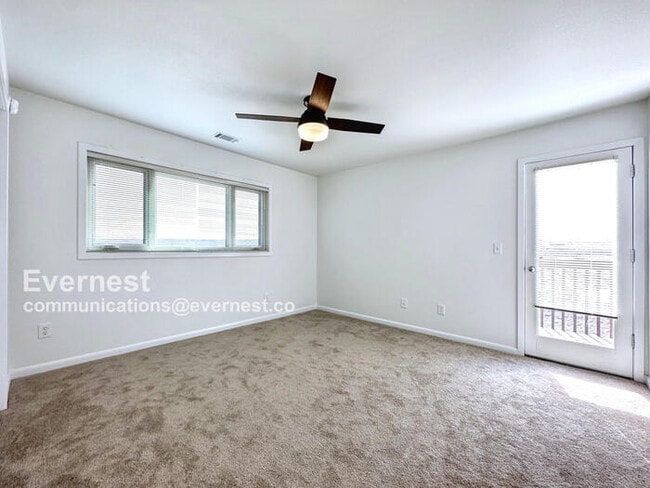 Building Photo - 1594 Bradley Dr