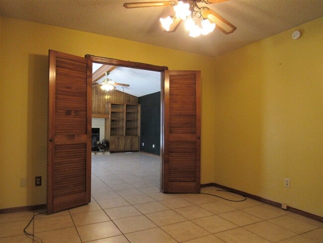Building Photo - 10432 Fairfax Ln