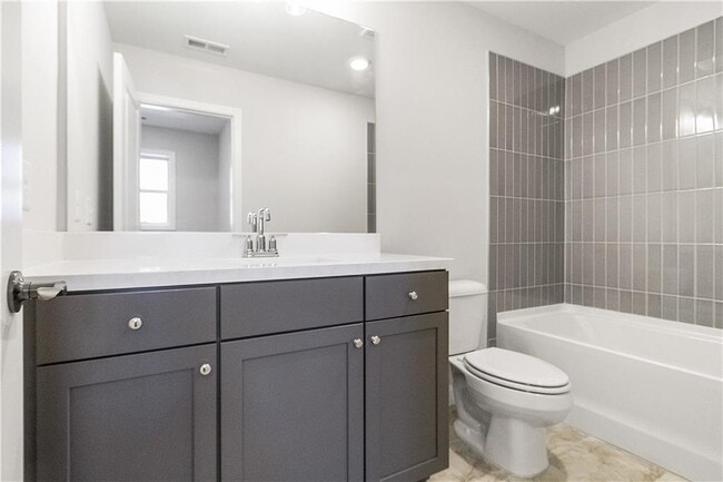 Building Photo - 536 Cresentry Brook