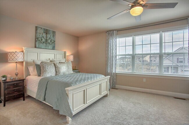 Building Photo - 3/BR luxury carriage home for rent