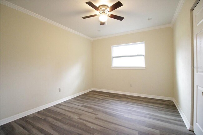 Building Photo - 10907 SW 24th Ave