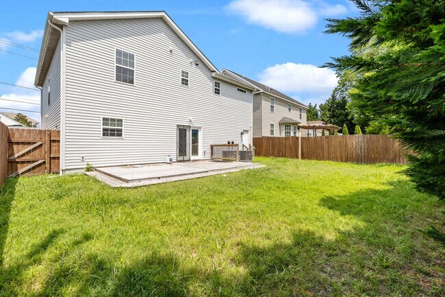 Building Photo - Beachside Living Just in Time for Summer!