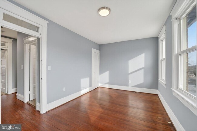 Building Photo - 632 Franklin St NE