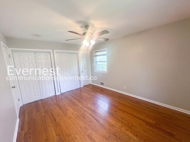 Building Photo - 3 Bed, 2 Bath Home with Fenced Yard & Garage / Pet-Friendly / Vouchers Accepted / Available Now!