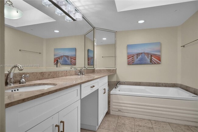 Building Photo - 4775 Collins Ave