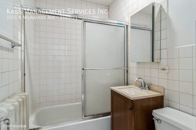 Building Photo - Charming Six Corners Wicker Park Studio,He...