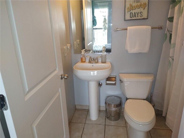 Building Photo - 238 Walker St SW