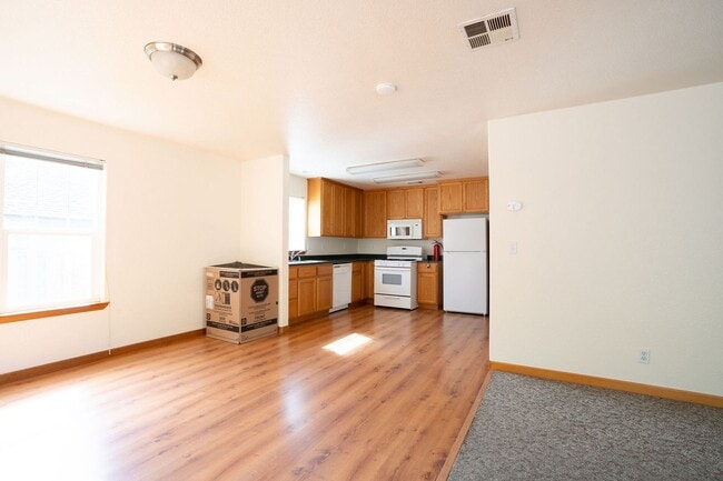 Building Photo - 2712 Meadow Creek Way