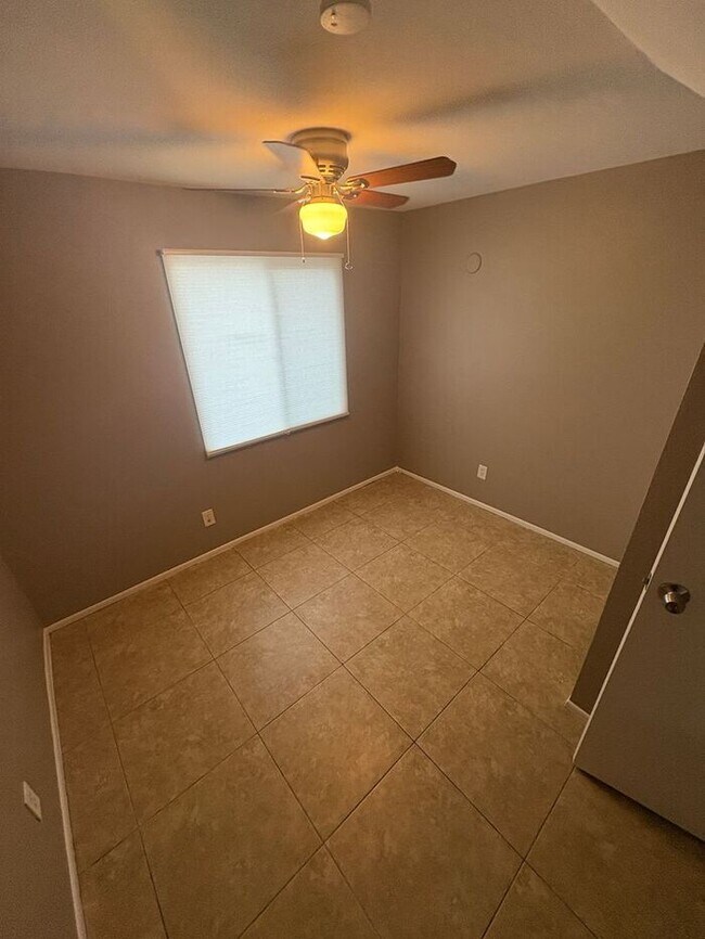 Building Photo - READY TO VIEW NOW! Spacious 3 Bed 1 Bath Home in Phoenix with all New Windows