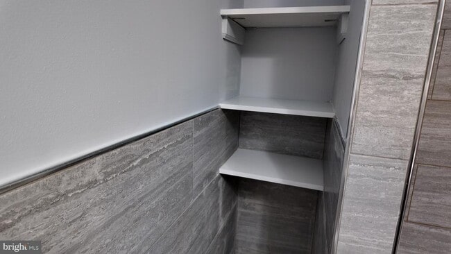 Building Photo - 105 S Morton Ave