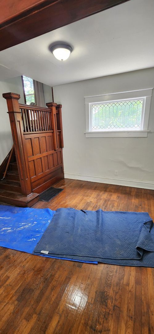 Building Photo - Large, beautifully updated well insulated ...