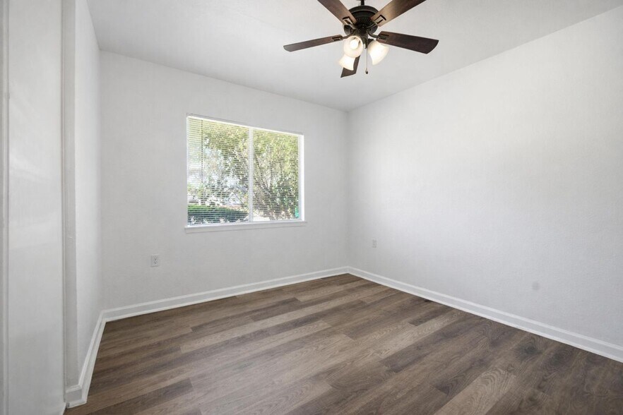 Building Photo - 5722 Misty Glen