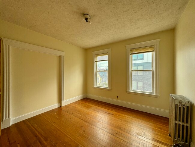 Building Photo - 144 Hillside St