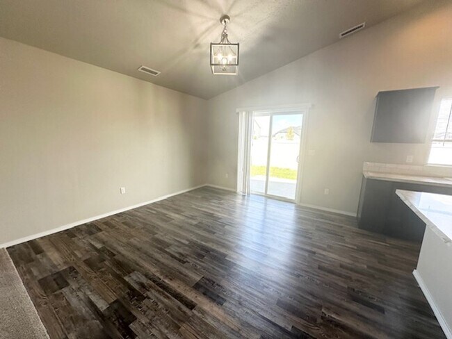 Building Photo - $500.00 MOVE IN CREDIT! Stunning Modern Home in Desirable Star, Idaho