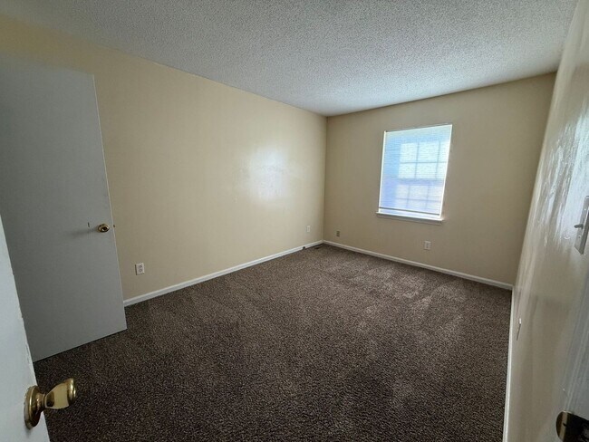 Building Photo - 609 Myrtlewood Cir