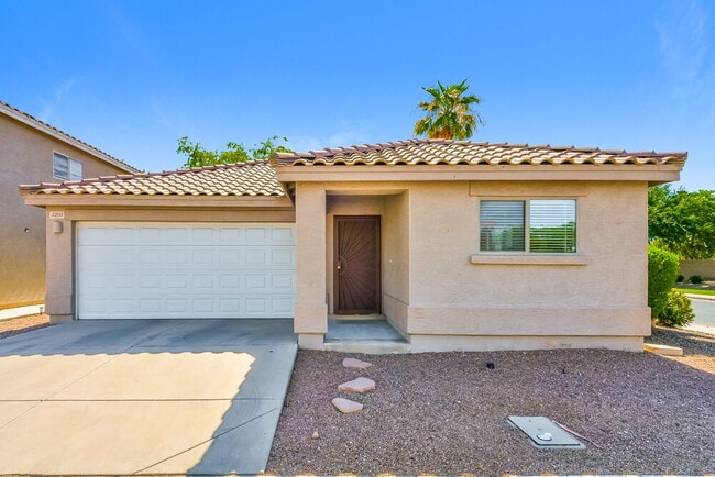 Building Photo - 2200 E Spruce Dr