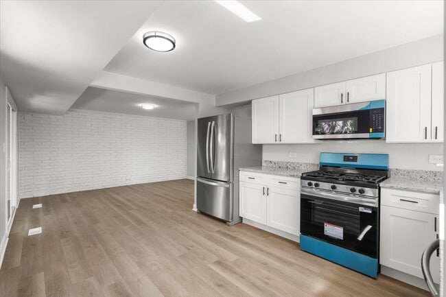 Building Photo - 1704 N Drury Ln