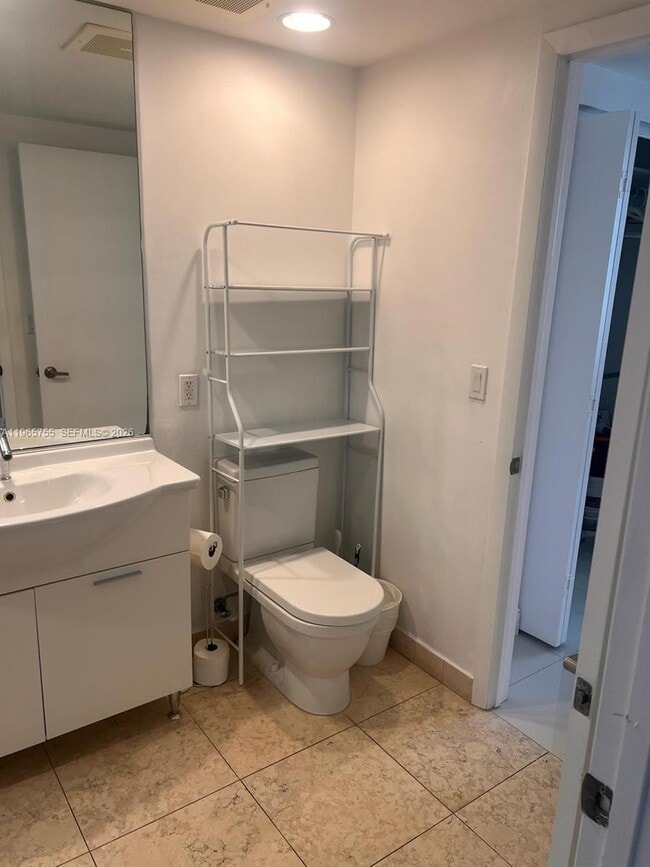 Building Photo - 475 Brickell Ave