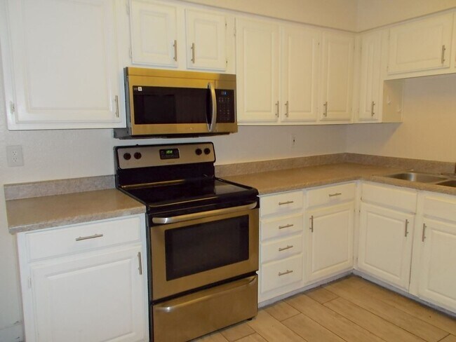 Building Photo - Beautifully Updated Second-Floor Condo! Se...