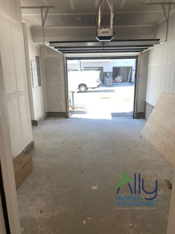 Building Photo - 822 Wesley Ln